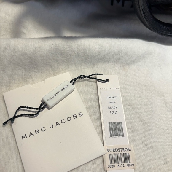 Marc Jacobs Black Quilted Shoulder Bag with matching wallet - Picture 3 of 13
